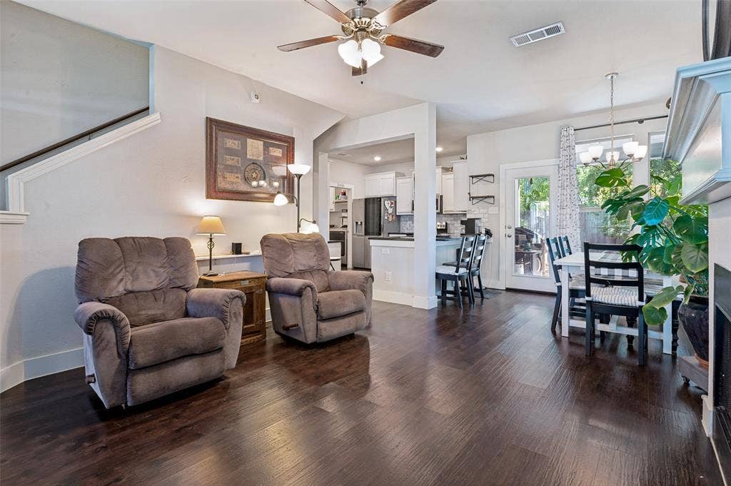 909 Cope Street, Mansfield, TX 76065 909 Cope Street, Mansfield, TX 76065