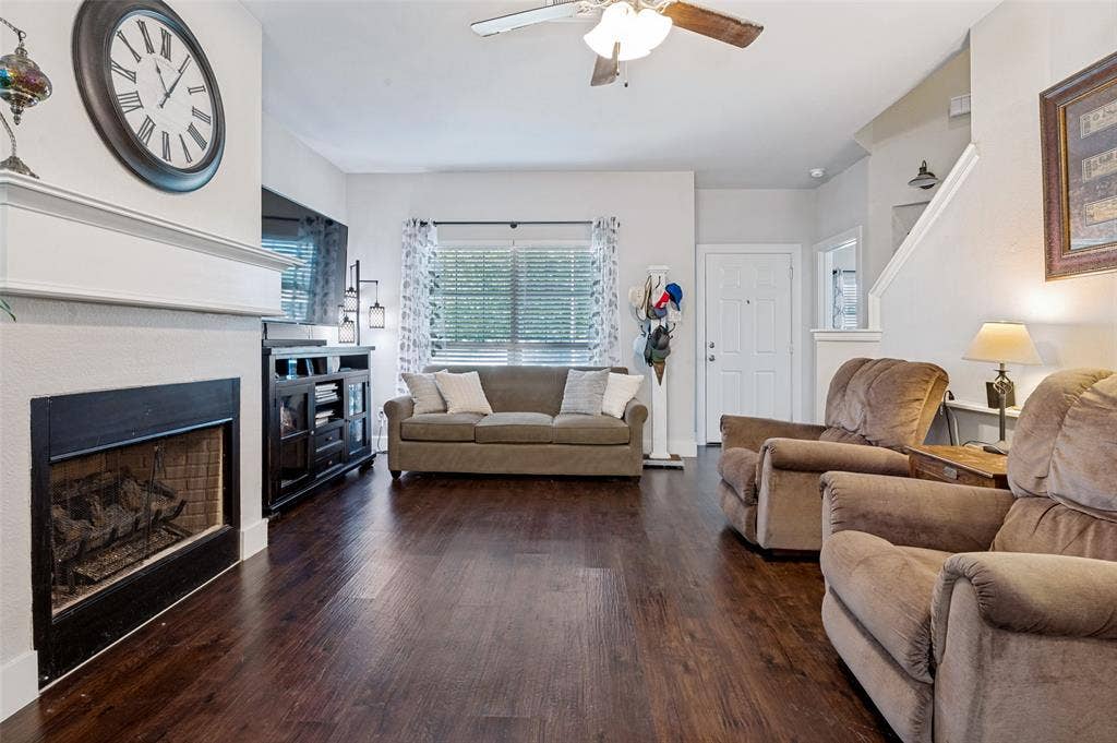 909 Cope Street, Mansfield, TX 76065 909 Cope Street, Mansfield, TX 76065
