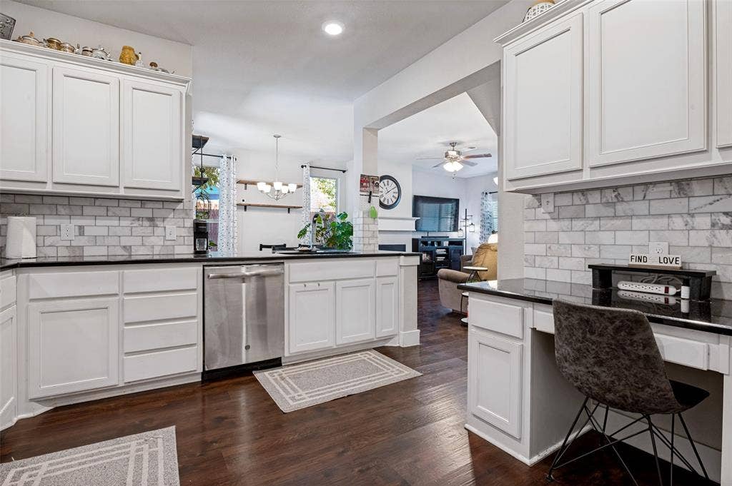 909 Cope Street, Mansfield, TX 76065 909 Cope Street, Mansfield, TX 76065