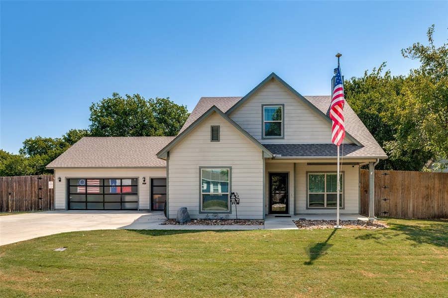 Property photo for 909 Cope Street, Mansfield, TX