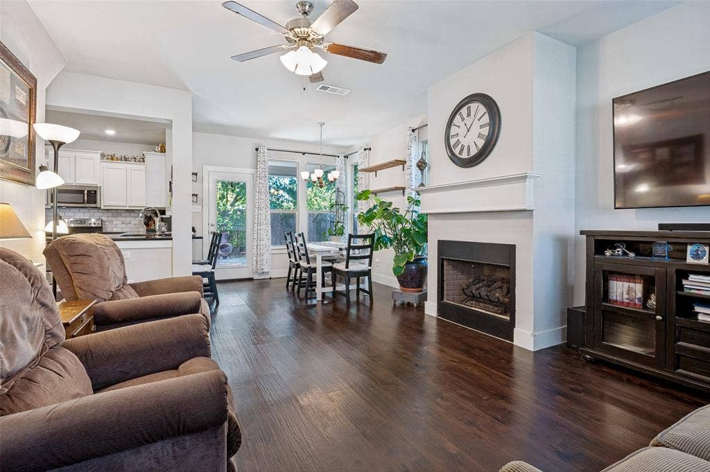 909 Cope Street, Mansfield, TX 76065 909 Cope Street, Mansfield, TX 76065