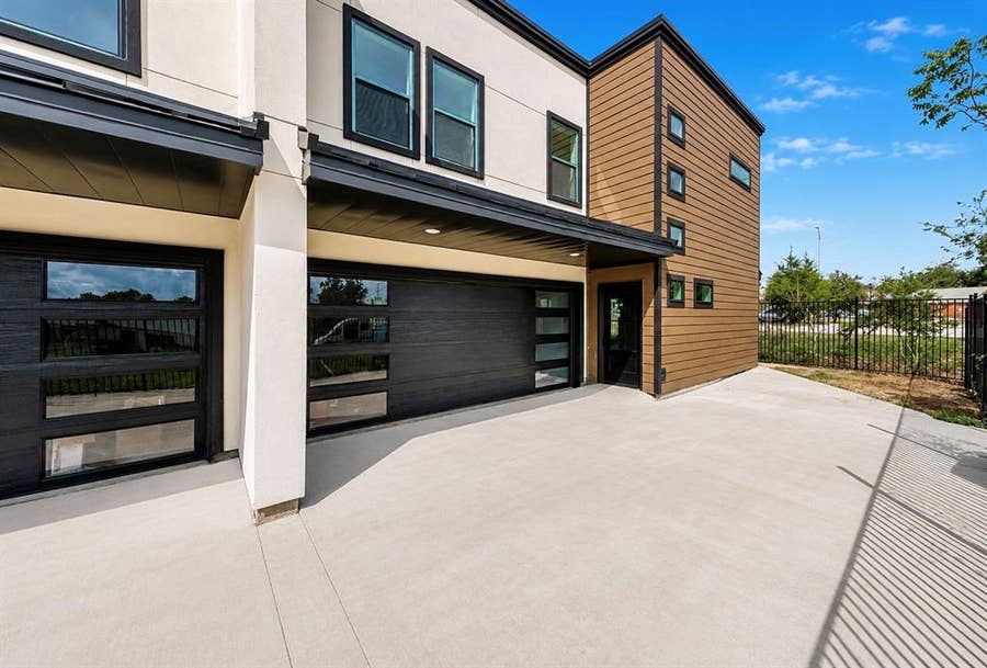Property photo for 1115 E Oleander Street, Fort Worth, TX