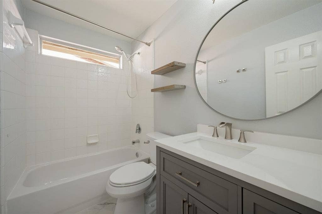 7900 White Stallion Trail, McKinney, TX 75070 Full bathtub with white tile surround and overhead window