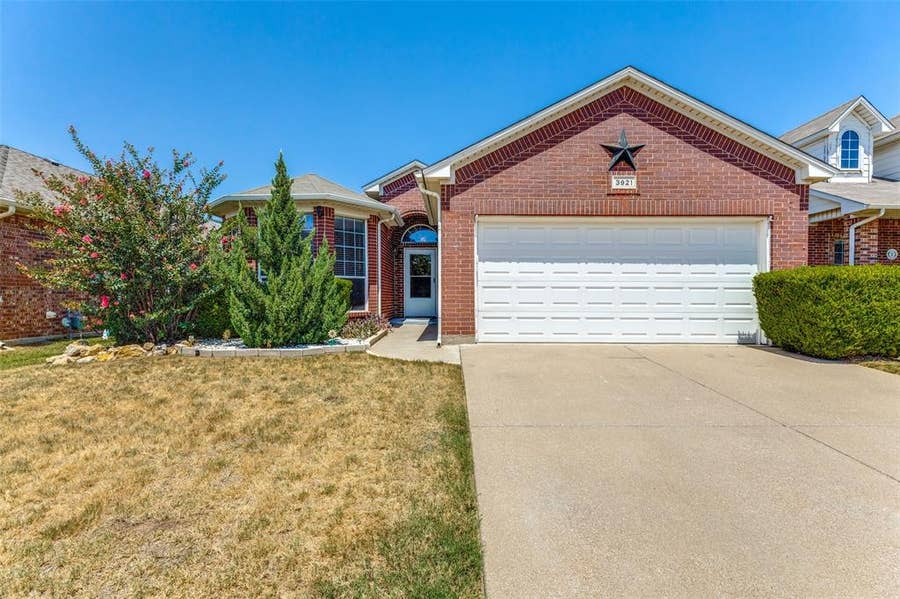Property photo for 3921 Old Richwood Lane, Fort Worth, TX