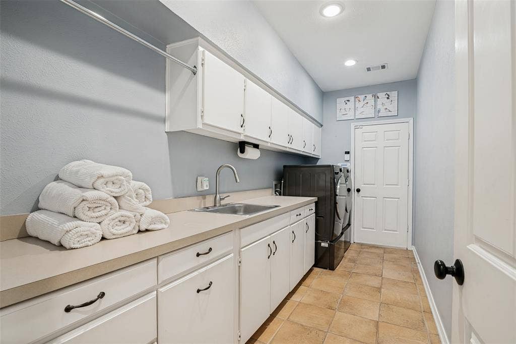 3921 Gettysburg Circle, Plano, TX 75023 Fabulous Sink in your BIG laundry room!