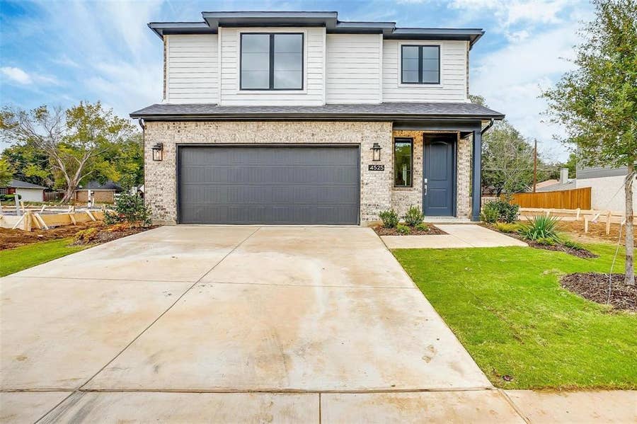 Property photo for 4532 Hogans Alley Drive, Arlington, TX