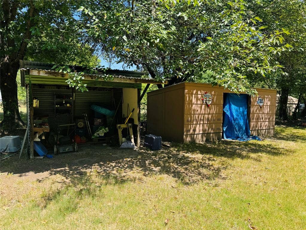 1210 S Clements Street, Gainesville, TX 76240