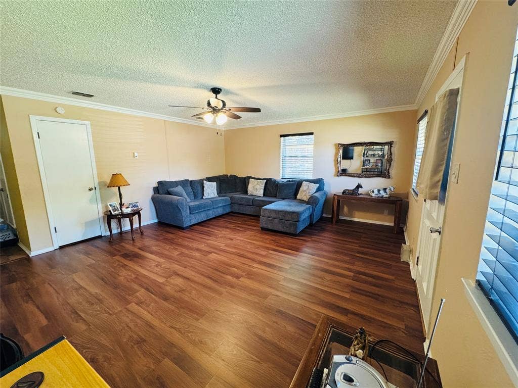1210 S Clements Street, Gainesville, TX 76240