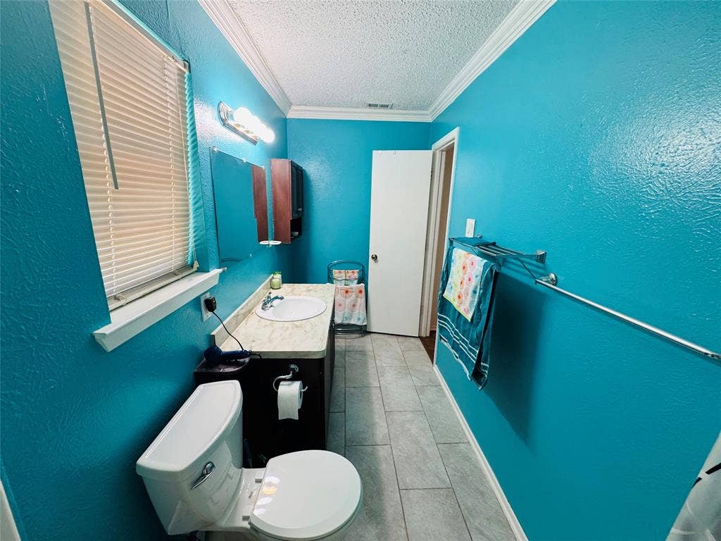 1210 S Clements Street, Gainesville, TX 76240