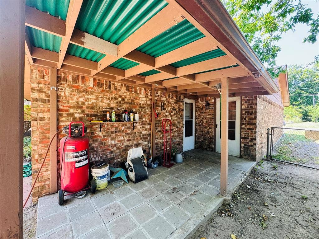 1210 S Clements Street, Gainesville, TX 76240