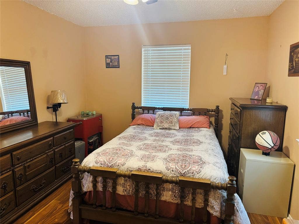 1210 S Clements Street, Gainesville, TX 76240
