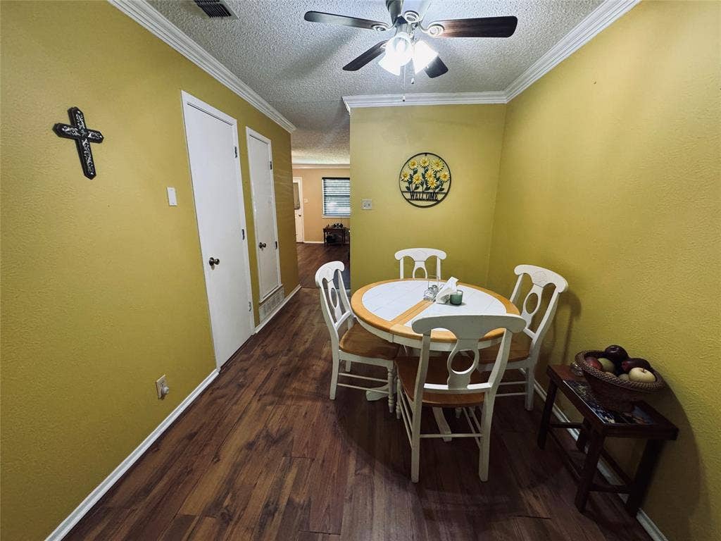 1210 S Clements Street, Gainesville, TX 76240