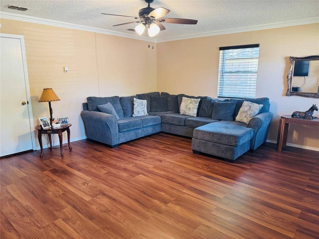 1210 S Clements Street, Gainesville, TX 76240