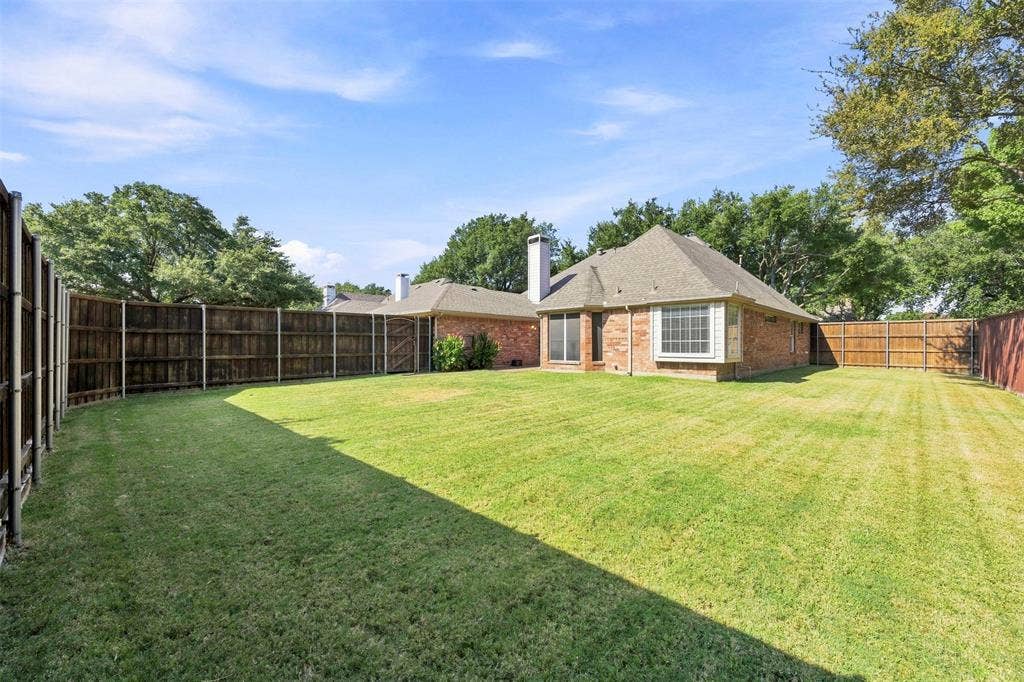 2910 Live Oak Drive, Rowlett, TX 75088 2910 Live Oak Drive, Rowlett, TX 75088