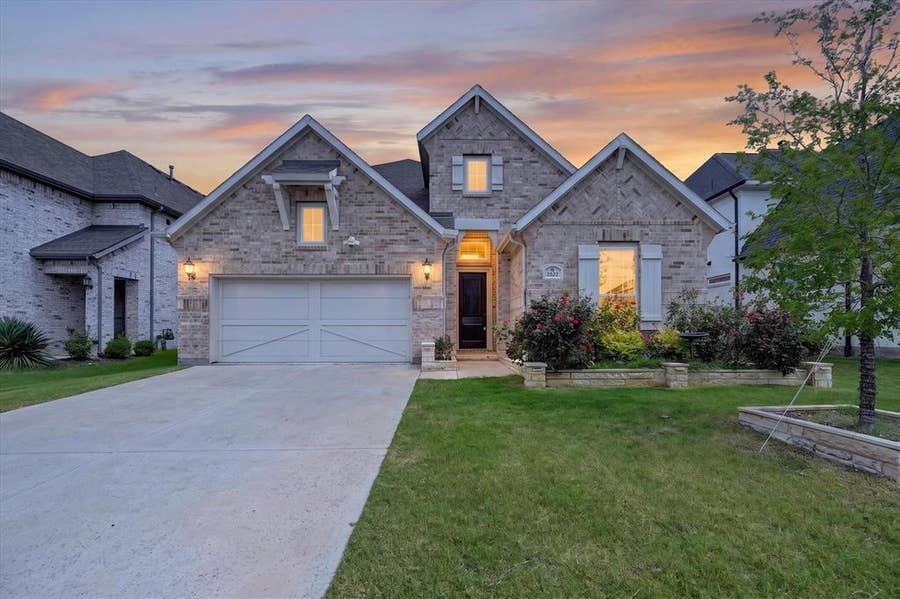 Property photo for 13912 Chestnut Glen Lane, Frisco, TX
