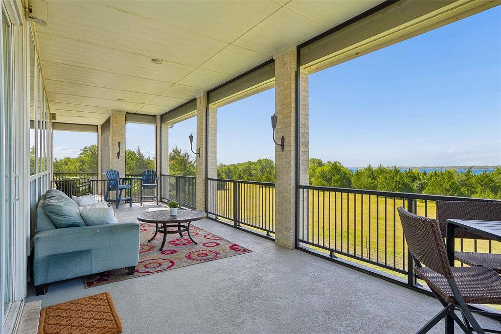 Screened in porch