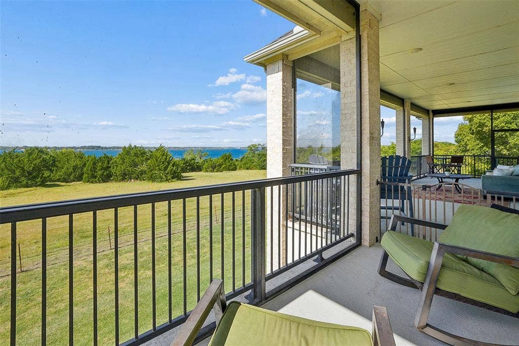 Screened in porch
