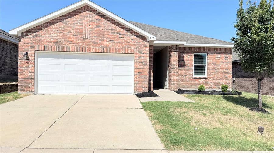Property photo for 717 Yorkshire Drive, Lavon, TX