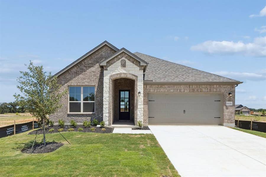 Property photo for 813 Alderwood Drive, Red Oak, TX