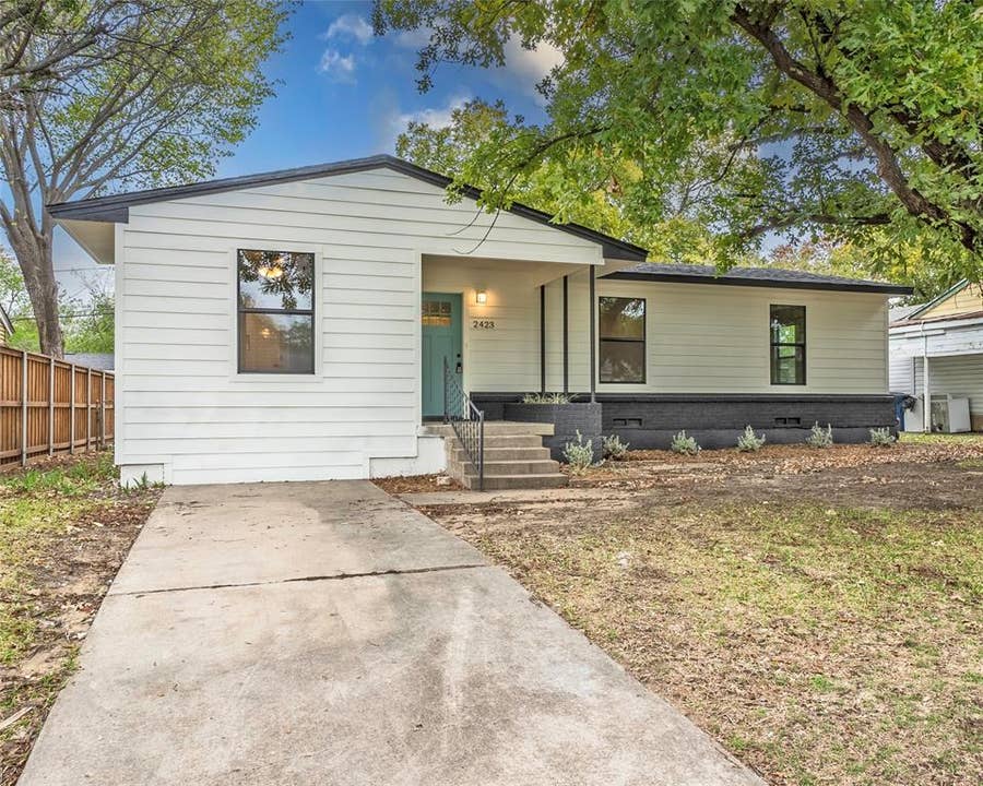 Property photo for 2423 Fenwick Drive, Dallas, TX