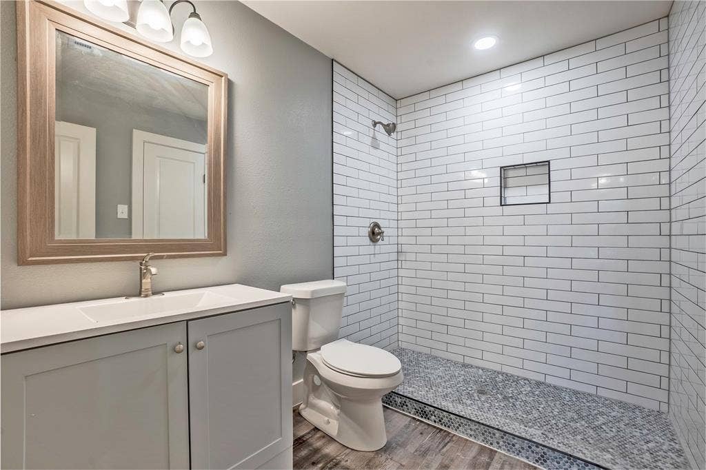 2423 Fenwick Drive, Dallas, TX 75228 2423 Fenwick Drive, Dallas, TX 75228