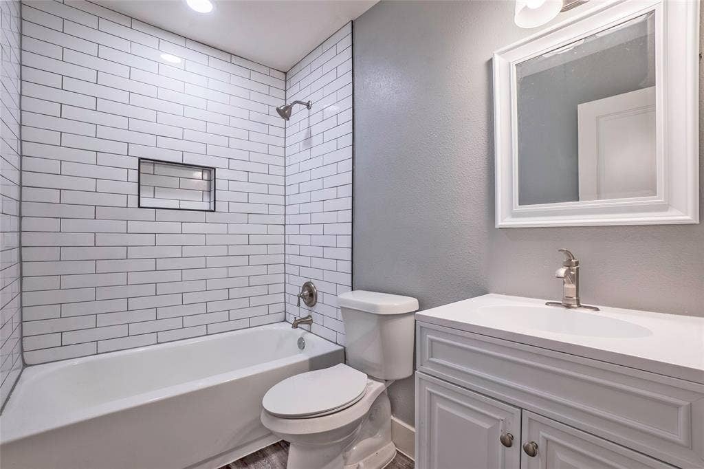 2423 Fenwick Drive, Dallas, TX 75228 2423 Fenwick Drive, Dallas, TX 75228