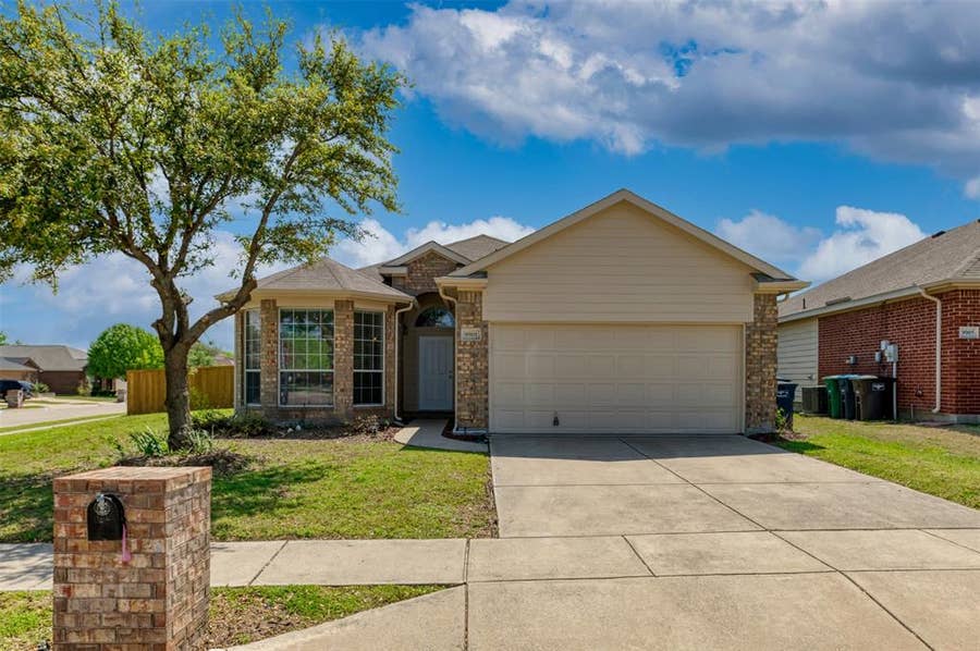 Property photo for 9901 Amaryllis Lane, Fort Worth, TX
