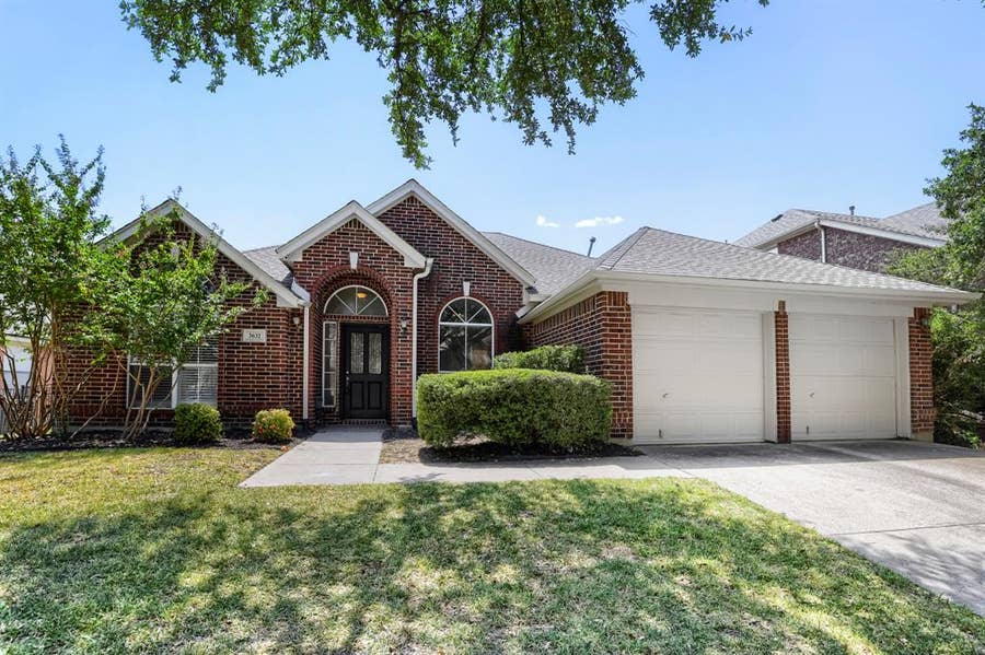 Property photo for 3632 Stone Creek Lane S, Fort Worth, TX