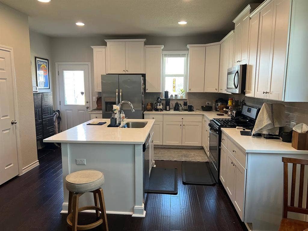 12100 Cimaizon Drive, Austin, TX 78725 12100 Cimaizon Drive, Austin, TX 78725