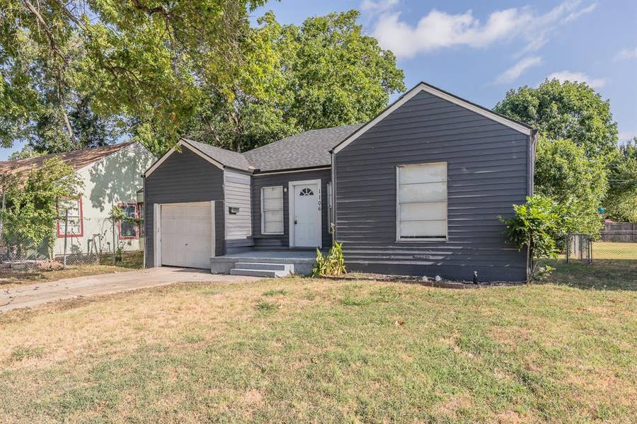 Property photo for 1106 Oak Street, Grand Prairie, TX