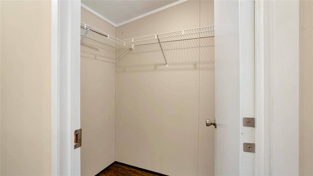 5390 Fm 314 S, Larue, TX 75770 Walk-in closet with wire shelving and wood-finish flooring