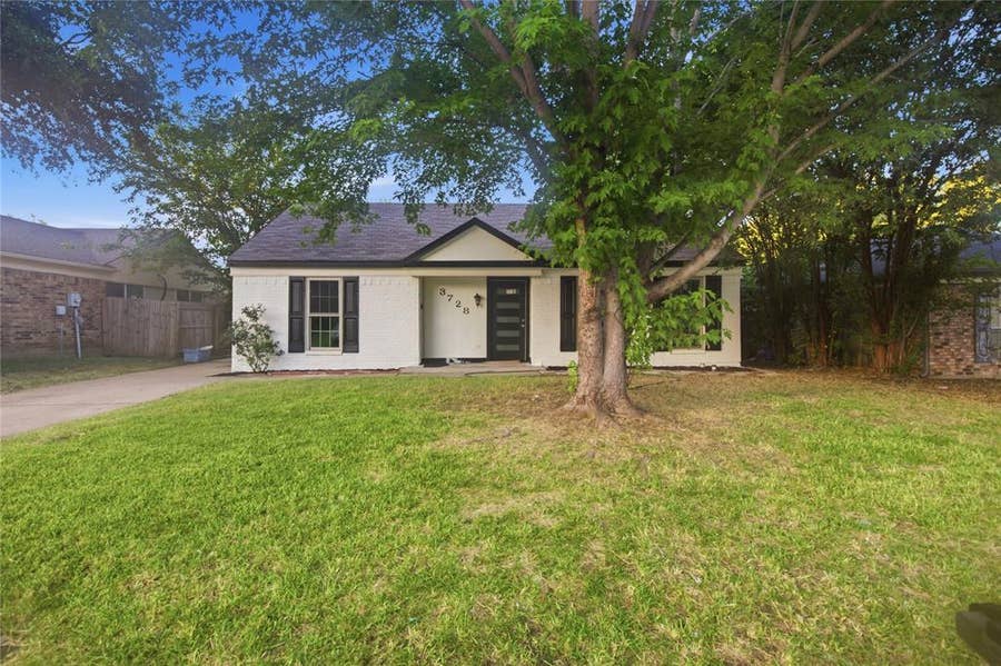 Property photo for 3728 Flintwood Trail, Fort Worth, TX