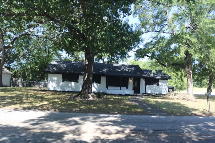 Property photo for 407 N Jefferson Street, Kaufman, TX