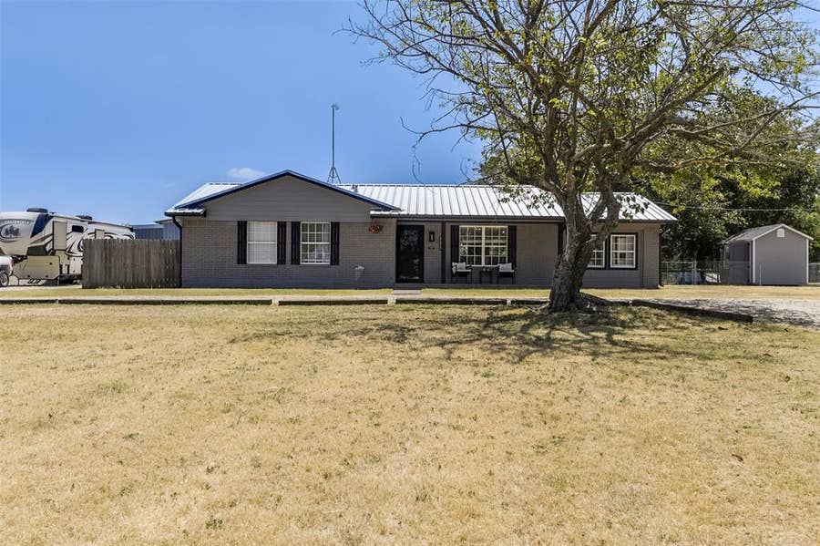 Property photo for 472 Cox Road, Waxahachie, TX