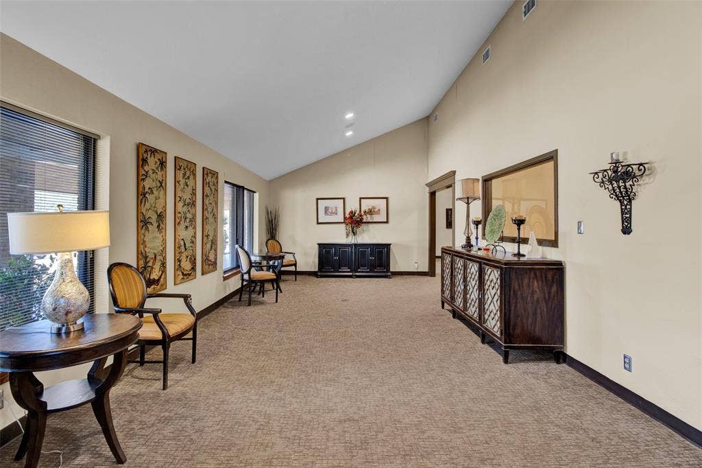 3210 W Northwest Loop 323, Tyler, TX 75702 Vaulted ceiling accentuates the spacious room