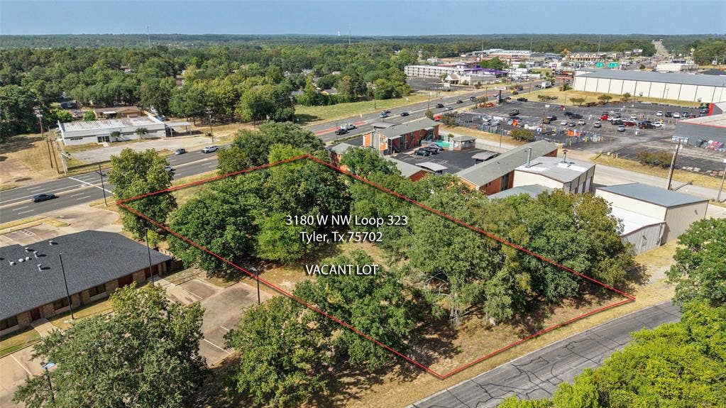 3210 W Northwest Loop 323, Tyler, TX 75702 Opportunity to expand! 3180 W NW LOOP 323 TYLER Adjacent 1.01-acre commercial lot available SEPARATELY for $110,000. Lot is NOT included in the building’s listed price.