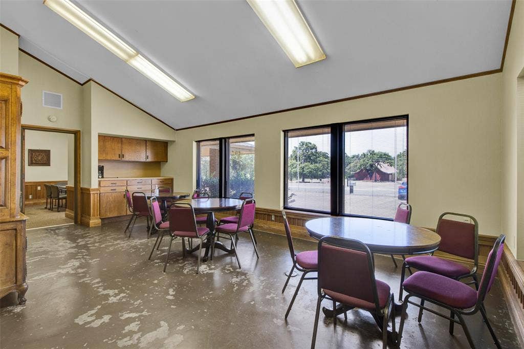 3210 W Northwest Loop 323, Tyler, TX 75702 Vaulted ceiling with linear fluorescent lighting