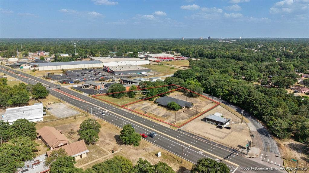 3210 W Northwest Loop 323, Tyler, TX 75702 Opportunity to expand! 3180 W NW LOOP 323 TYLER Adjacent 1.01-acre commercial lot available SEPARATELY for $110,000. Lot is NOT included in the building’s listed price.
