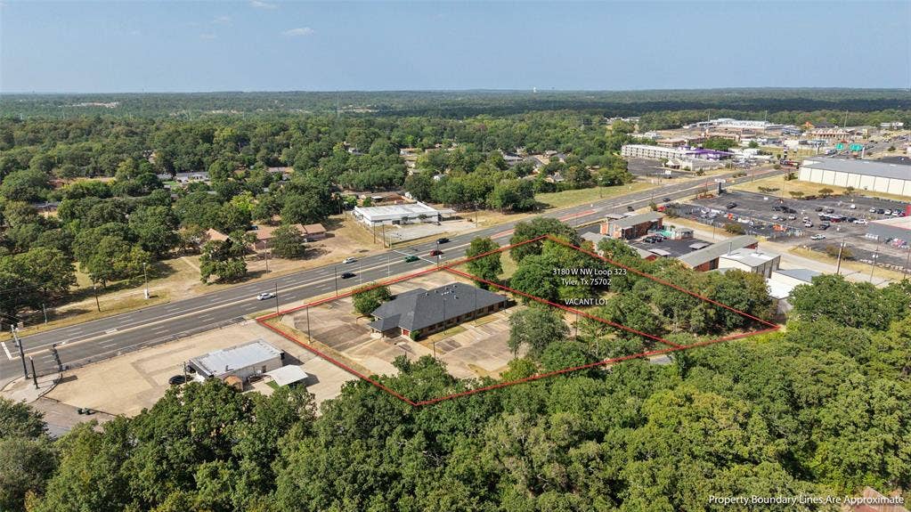 3210 W Northwest Loop 323, Tyler, TX 75702 Opportunity to expand! 3180 W NW LOOP 323 TYLER Adjacent 1.01-acre commercial lot available SEPARATELY for $110,000. Lot is NOT included in the building’s listed price.