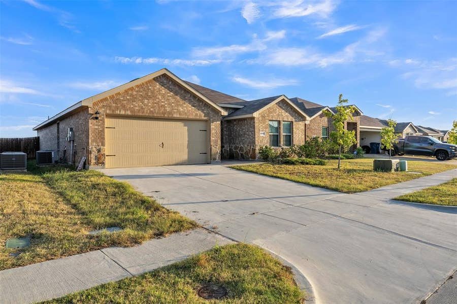 Property photo for 1748 Duskwood Drive, Lancaster, TX
