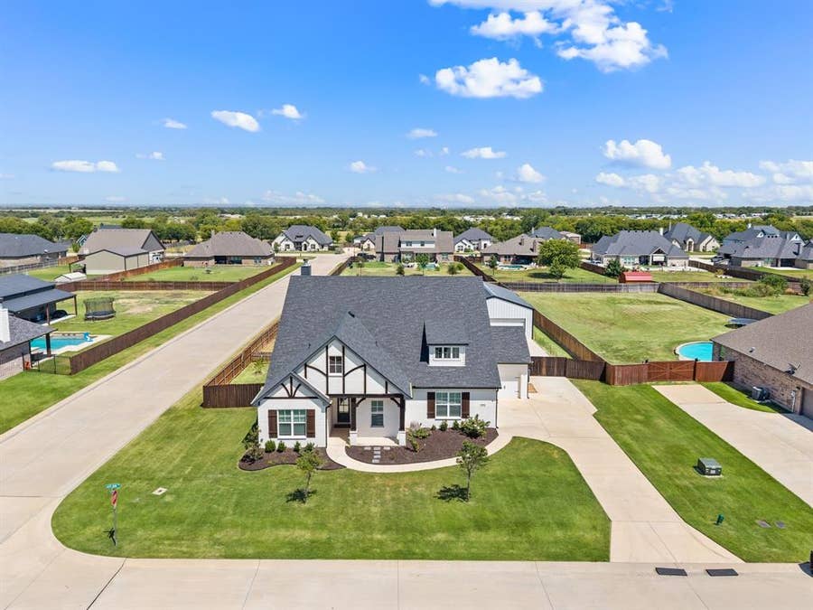 Property photo for 8908 Lazy Oak Drive, Justin, TX