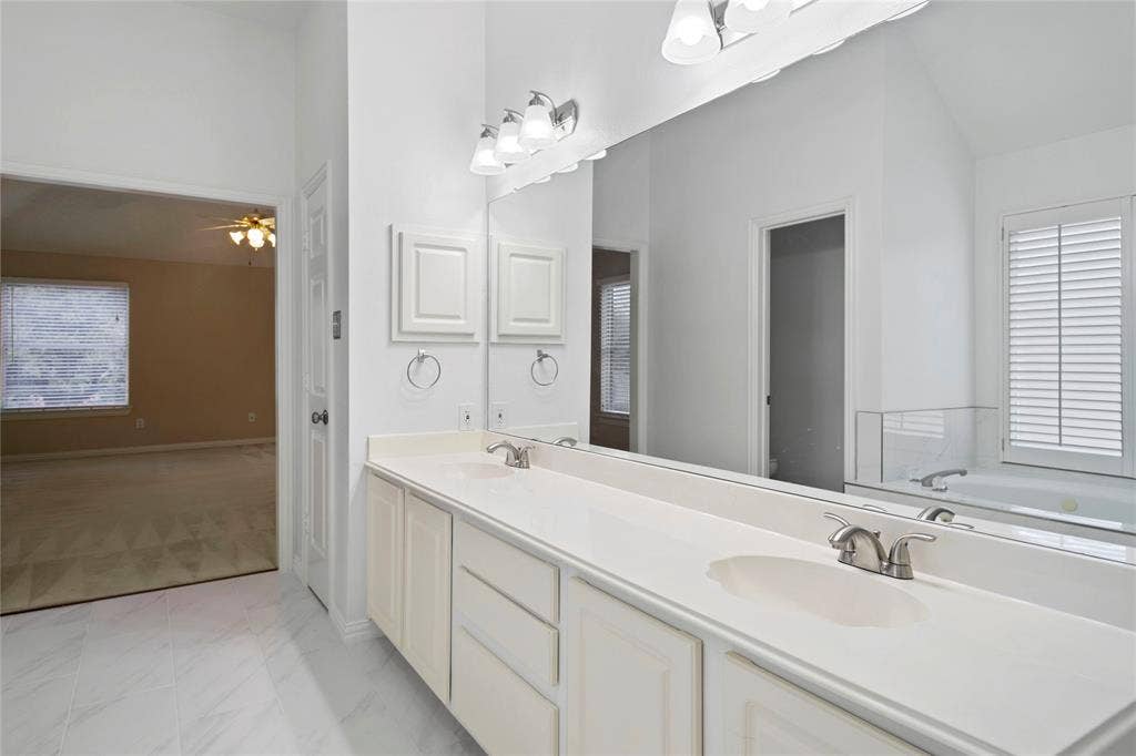 3777 Meadowcreek Circle, Addison, TX 75001 3777 Meadowcreek Circle, Addison, TX 75001