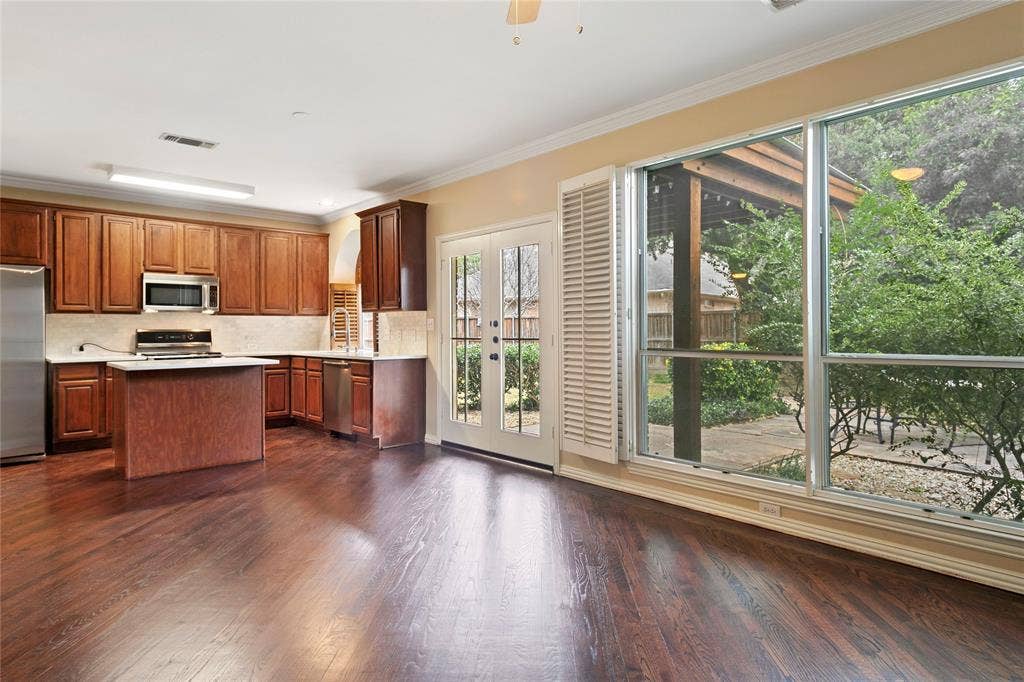 3777 Meadowcreek Circle, Addison, TX 75001 Open kitchen concept