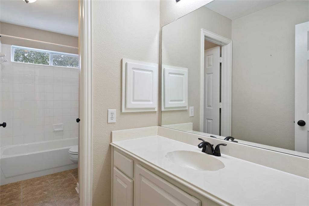 3777 Meadowcreek Circle, Addison, TX 75001 3777 Meadowcreek Circle, Addison, TX 75001