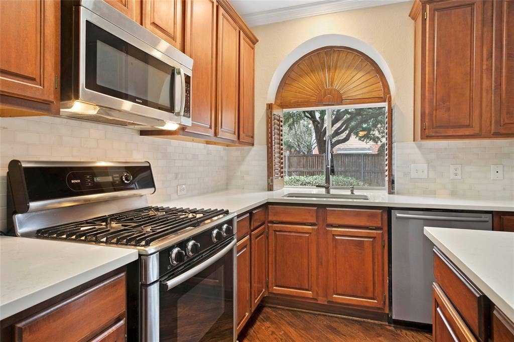 3777 Meadowcreek Circle, Addison, TX 75001 3777 Meadowcreek Circle, Addison, TX 75001