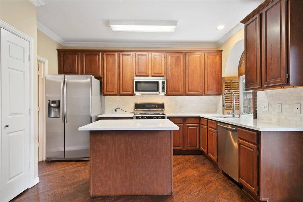 3777 Meadowcreek Circle, Addison, TX 75001 3777 Meadowcreek Circle, Addison, TX 75001