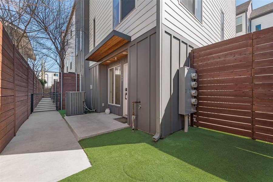 Property photo for 1505 N Garrett Avenue, #204, Dallas, TX