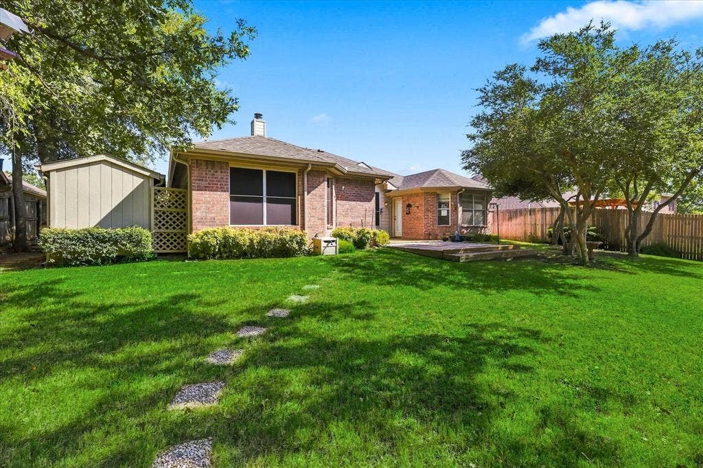 2806 Warwick Drive, Corinth, TX 76210