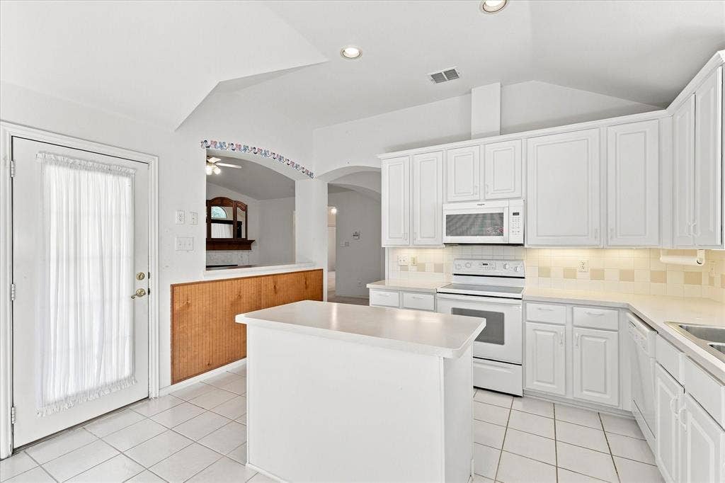 2806 Warwick Drive, Corinth, TX 76210