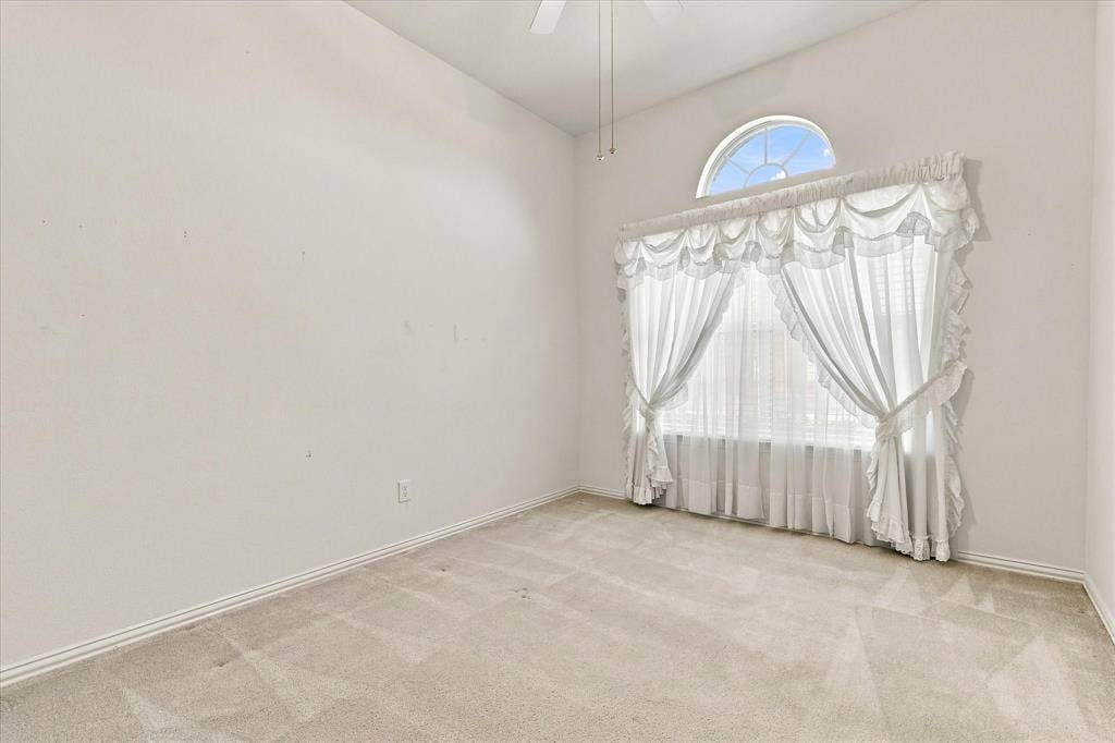2806 Warwick Drive, Corinth, TX 76210